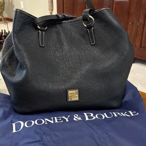 Dooney & Bourke large Black pebbled leather shoulder bag with wristlet